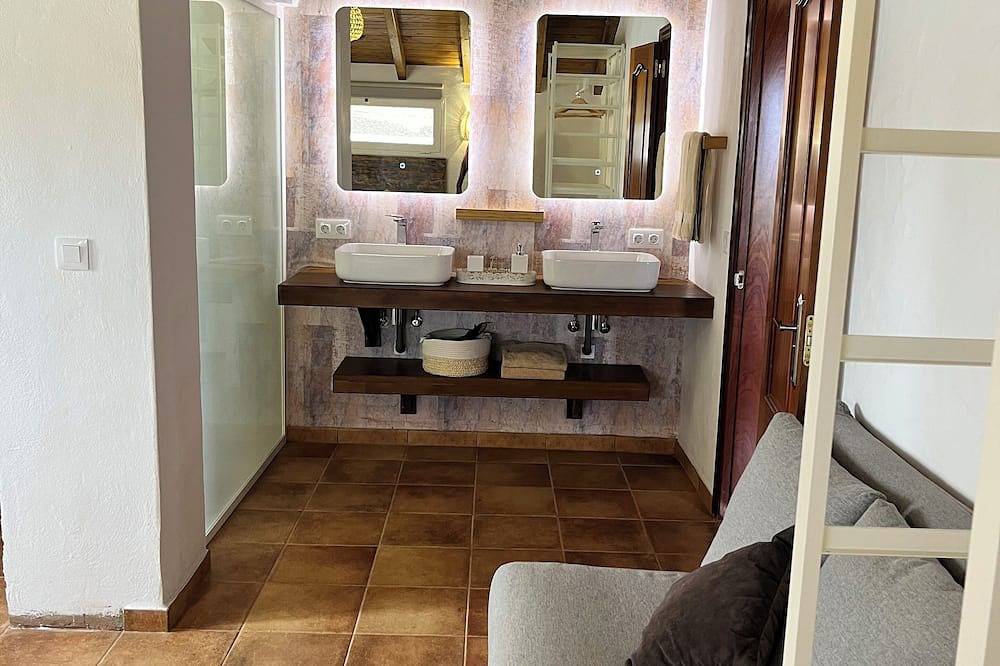 Ideale villa voor ontspanning, met zwembad en jacuzzi, mooi uitzicht op de bergen in El Roque, La Oliva