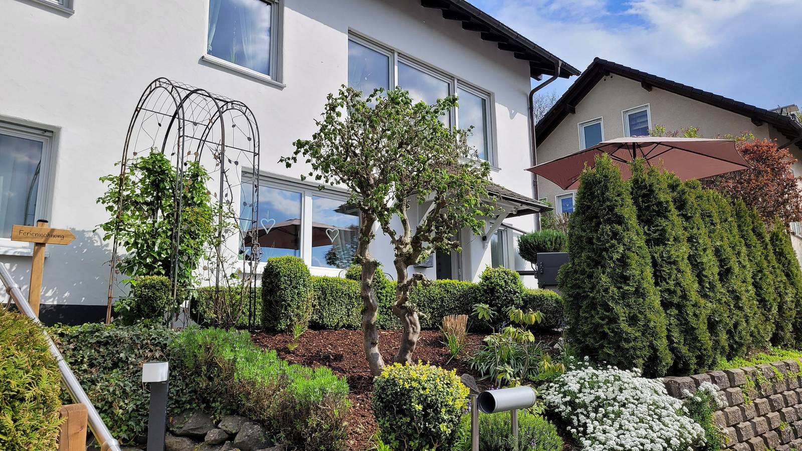 Ganze Wohnung, Ferienwohnung Friedhoff, 80qm mit Bergblick, privater Terrasse und Wlan in Schmallenberg, Hochsauerlandkreis