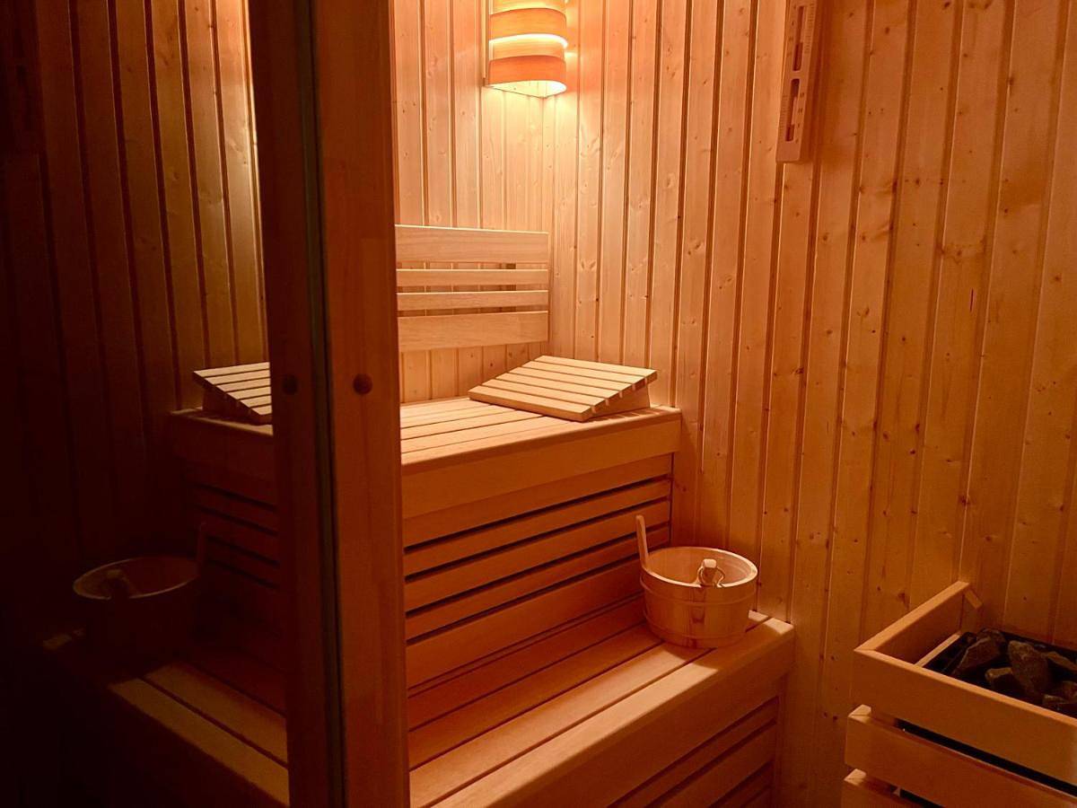 Cały apartament, Mazursko - komfortowe apartamenty nad jeziorem, sauna, kominki na parterze in Pojezierze Iławskie