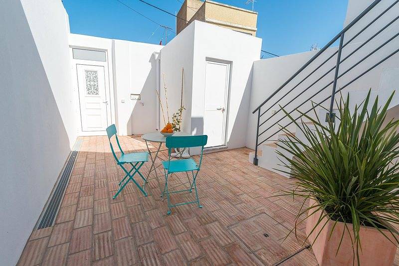 Gemütliches Reihenhaus in Fuseta mit Terrasse und Dachterrasse, 5 Minuten zum Strand in Fuseta, Moncarapacho e Fuseta