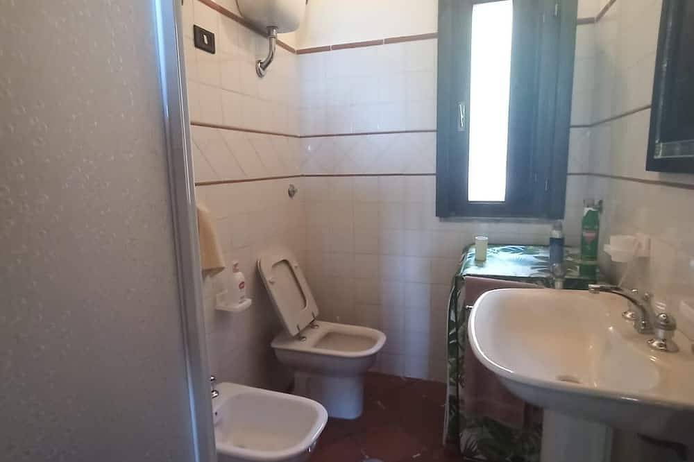 Villa surrounded by greenery 3km from the sea, guaranteed relaxation, pets allowed in Ascea, Cilento