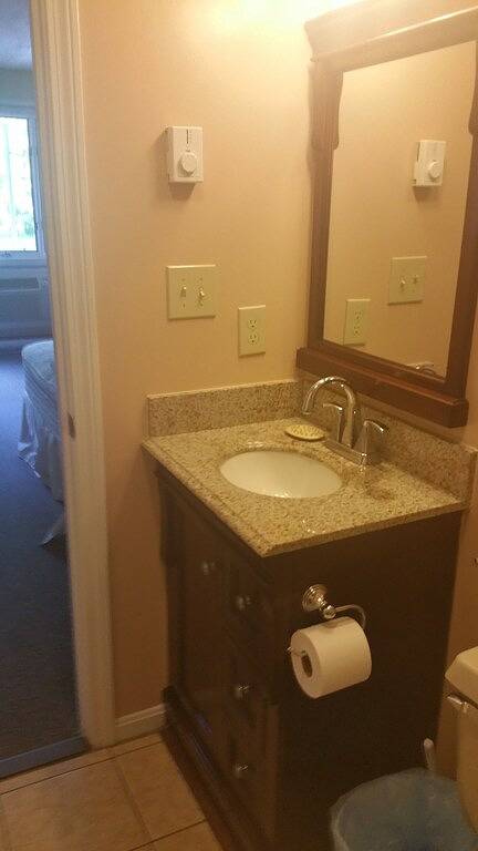 Ganze Wohnung, Gemütliche Loon Inn Condo # 2-Wifi, Ac, Innen- / Außenpools, Fp, Deck-Town Center für 6 Personen in Lincoln (NH), Franconia Notch