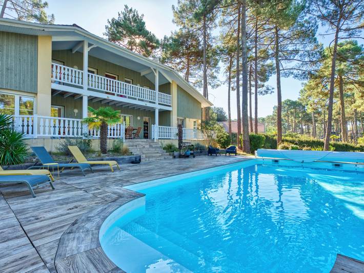 Location de vacances pour 10 personnes, avec jardin et terrasse dans Golf de la Méjanne