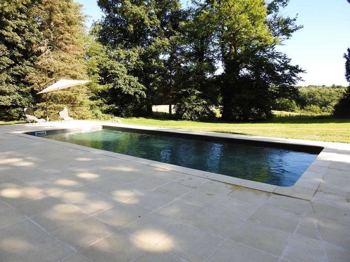 Location de vacances pour 6 personnes, avec Terrasse et Jardin ainsi que Piscine et Vue à Saint-Éloy-les-Tuileries