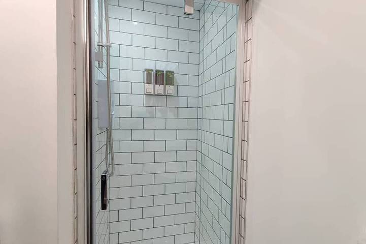 Appartamento intero, Contractor Base • Kitchen • Parking Included in Swansea, Swansea e dintorni