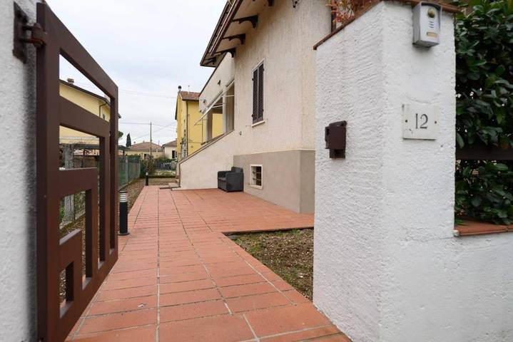 B&b per 2 persone, con giardino e panorama nonché terrazza a Foligno