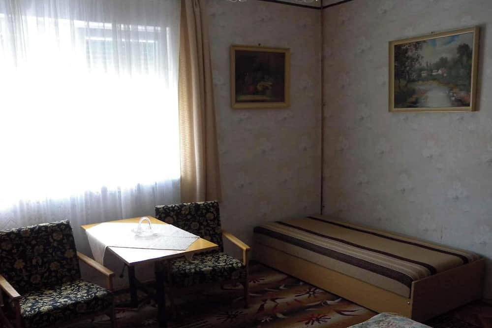 Ganze Wohnung, Ferienwohnung im Stadtzentrum mit Gartenpavilion in Balatonboglar, Plattensee Südufer
