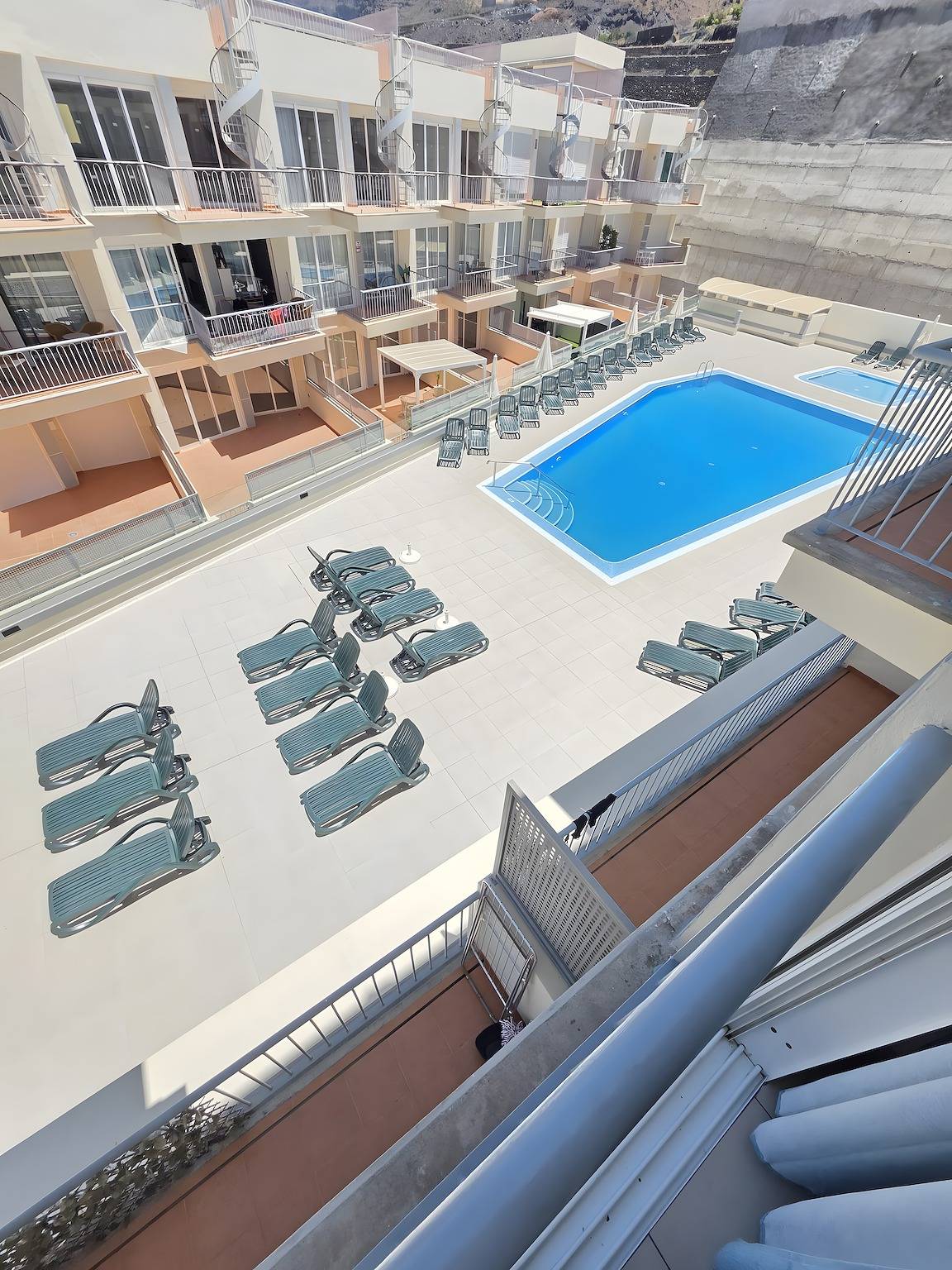 Apartamento entero, Apartamento vacacional 'Playa La Arena' con piscina comunitaria, balcón y Wi-Fi in Playa Neptuno (Santiago del Teide), Santiago del Teide