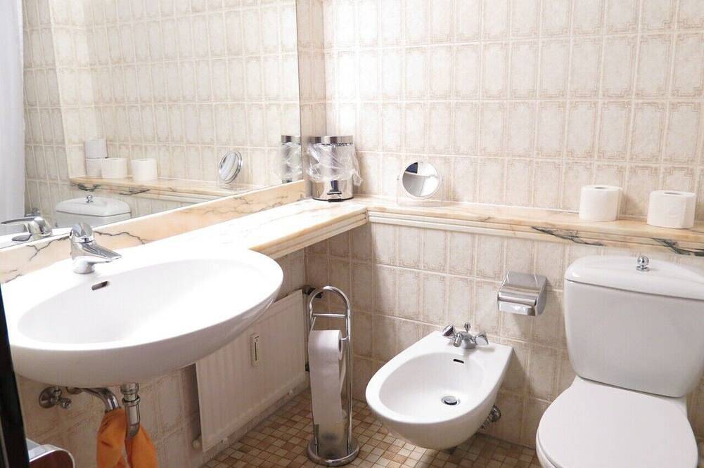 Entire apartment, Vacation apartment directly at the spa gardens with swimming pool, sauna and restaurant in the house. in Bad Salzuflen, Kreis Lippe