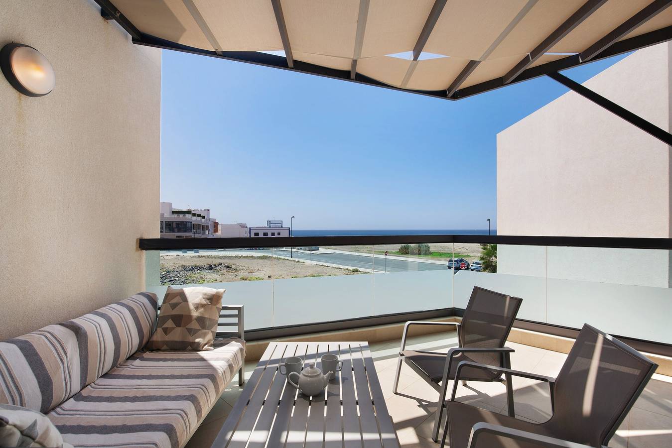Appartement entier, Appartement de vacances "Nautilus Sea View" près de la plage avec piscine et Wi-Fi in El Cotillo, La Oliva