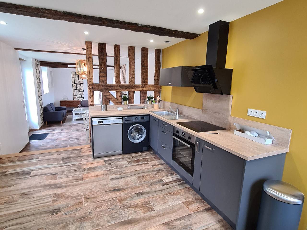 **Geräumiges renoviertes Ferienhaus für 6 Pers, privater Garten, in historischem Gutshof, Nähe Orléans** in Loury, Loire-Tal