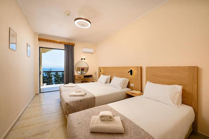 Hôtel pour 2 personnes, avec piscine ainsi que vue et balcon