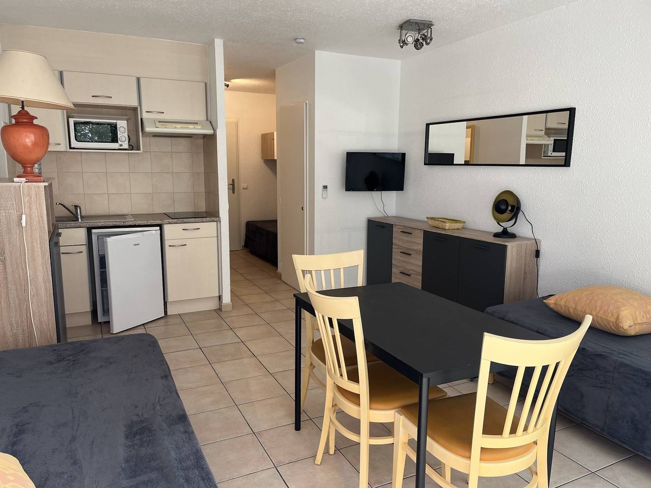 Ganzes Studio, Klimatisiertes Studio für 3 Personen, 50m vom Strand, Zentrum Saint-Raphaël, Wlan, Parkplatz verfügbar in Saint-Raphaël, Massif de l'Esterel