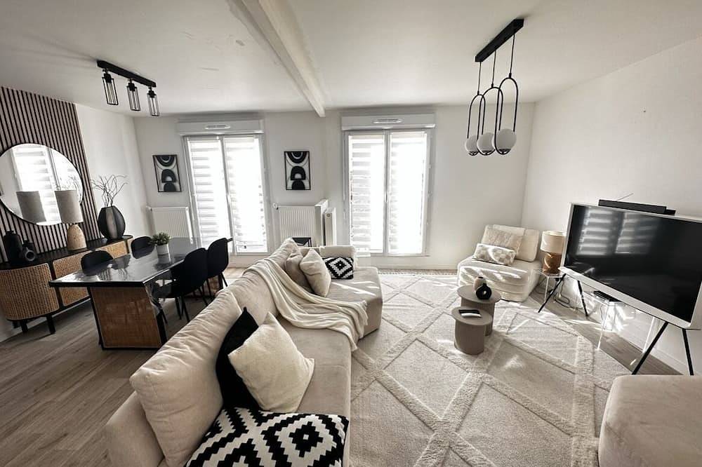 Appartement entier, Grand F2 dernier etage belle vue en residence privée in Le Blanc-Mesnil, Seine-Saint-Denis