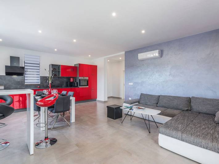 Ferienhaus für 8 Personen, mit Terrasse und Garten sowie Pool, kinderfreundlich in Novigrad - 2