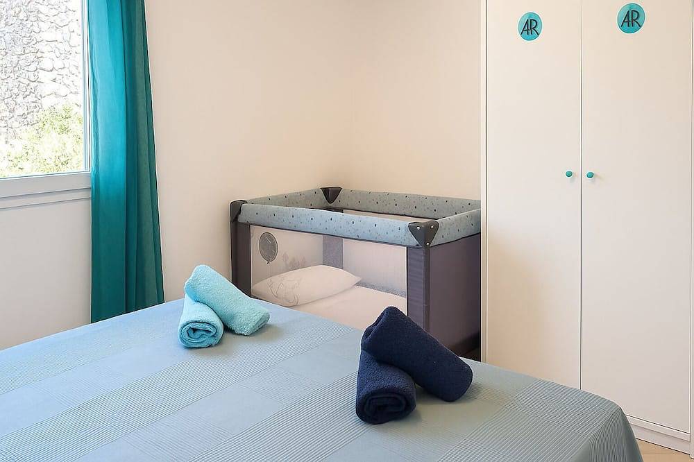 Entire apartment, Zaffiro - Sea view terrace, heated pool in Puerto del Carmen, Tías
