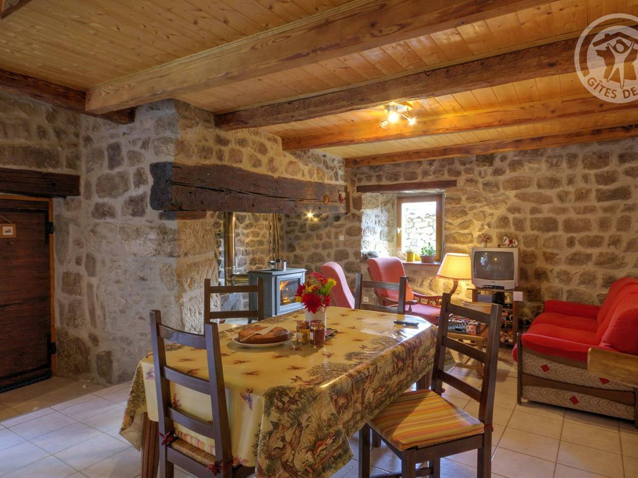 Gîte Authentique 16e Siècle avec Cheminée Près de Burdignes in Burdignes, Parc Naturel Régional du Pilat