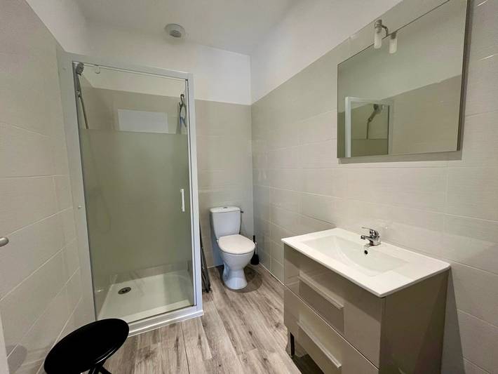 Ganzes Studio, Renovierte Wohnung mit Wlan, 200m von den Thermen, 2 Schlafplätze, Parkplatz in La Roche-Posay, Vienne