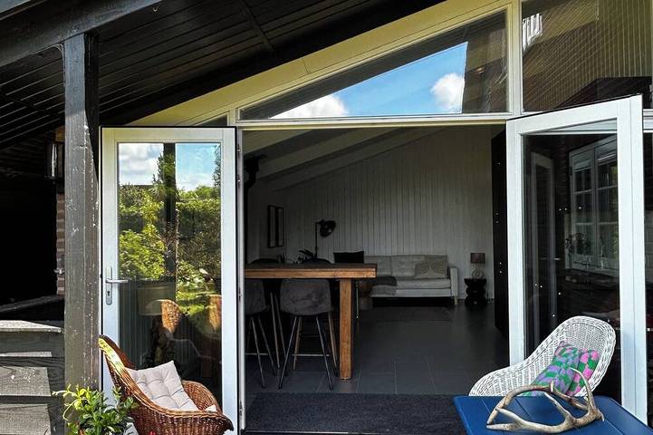 Peaceful apartment in  city farmhouse in Heiloo perfect for relaxing stay in Heiloo, Noord-Holland - Nordseeküste