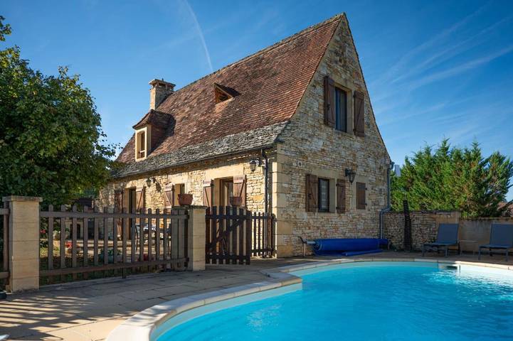 Maison de vacances pour 4 personnes, avec Terrasse ainsi que Jardin et Piscine à Saint-Amand-de-Coly