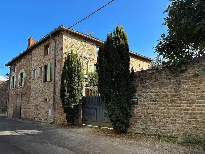 Location de vacances pour 4 personnes, avec jardin à Charnay-lès-Mâcon