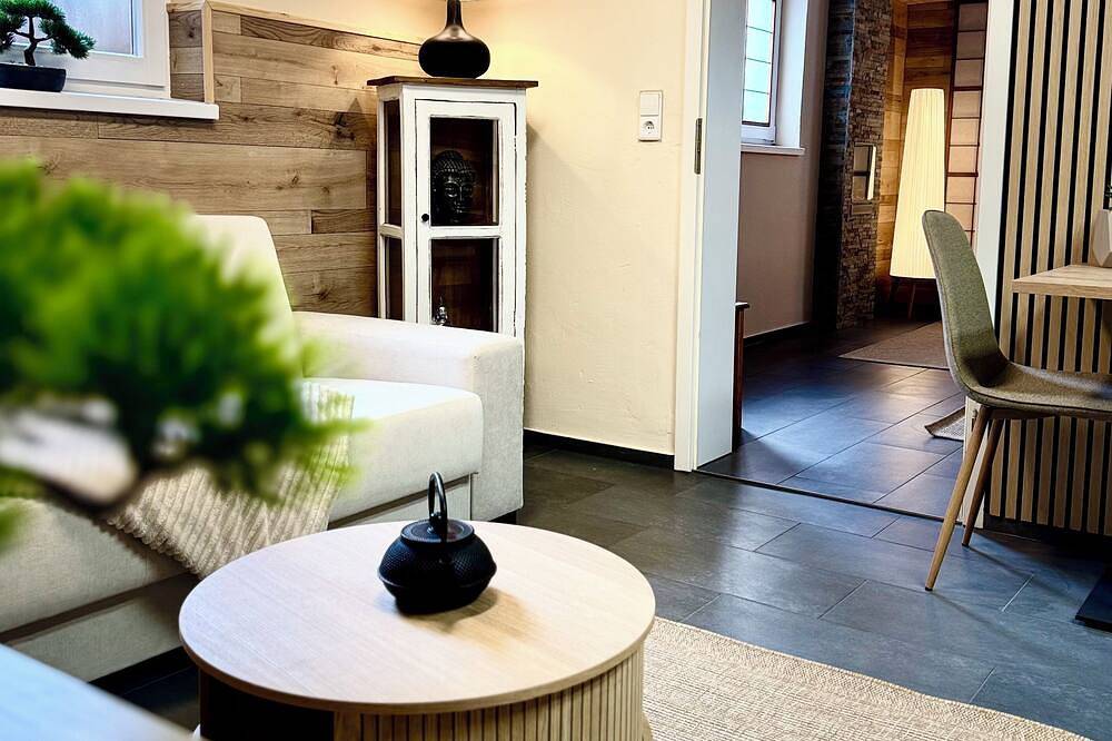 Ganze Wohnung, Oyado Asia Wellness Ferienwohnung Bodensee. Whirlpool, Infrarotsauna, 3D Kamin, in Überlingen, Region Bodensee-Oberschwaben