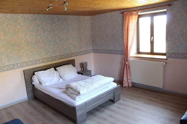 Apartamento entero, Alojamiento situado a 1000 metros en el campo in Longchaumois, Parc naturel régional du Haut-Jura