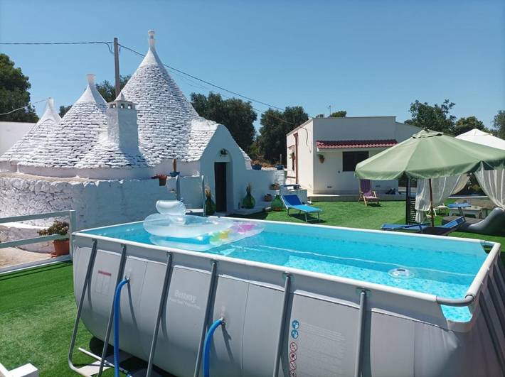Trullo per 7 persone, con giardino e piscina nonché panorama in Ceglie Messapica