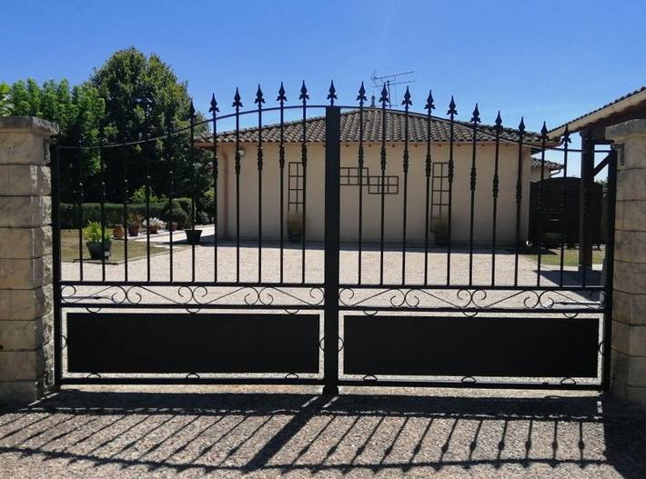 Chambre d’hôte pour 2 personnes, avec jardin à Targon