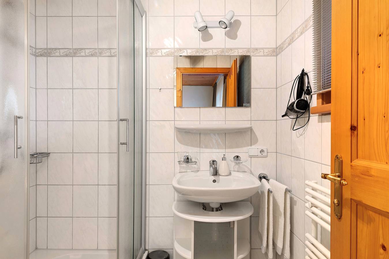 Room 'Zirbengeist' with Mountain View, Shared Garden and Wi-Fi in Sibratsgfäll, Bregenz Forest