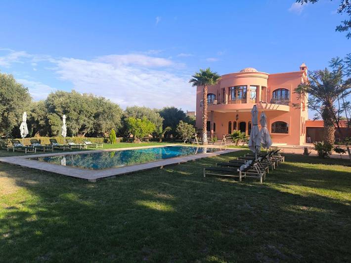 Maison d’hôte pour 2 personnes, avec piscine et jardin ainsi que vue et sauna