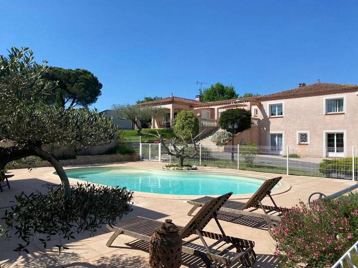 Gîte pour 7 personnes, avec jardin ainsi que vue et piscine à Les Pujols