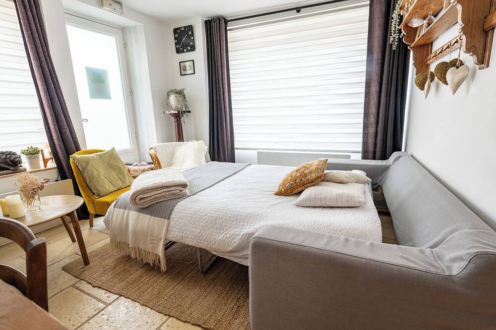 Appartement entier, Chez Laurette | Gîte Historique • 10min Versailles • 30min Paris in Marly-le-Roi, Yvelines