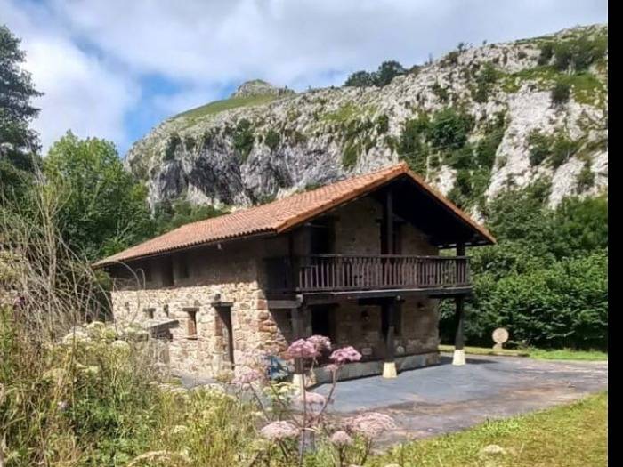 Casa rural para 10 personas, con Balcón/Terraza y Jardín en Valles Pasiegos