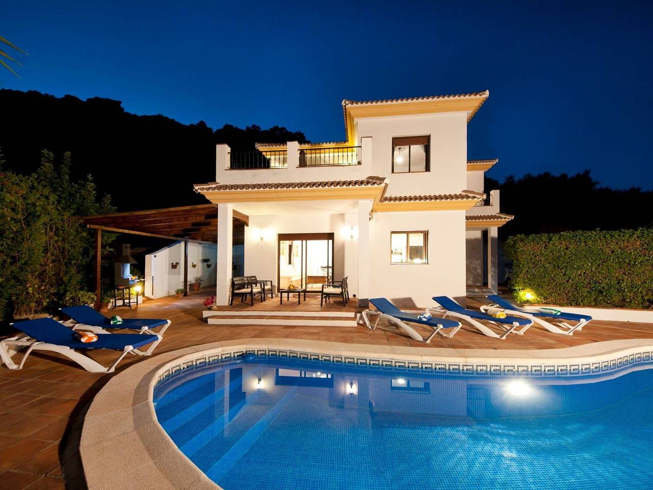 Villa Torcal 3, beheizter Pool, Wifi, Grill. in Comares, Provincia de Málaga