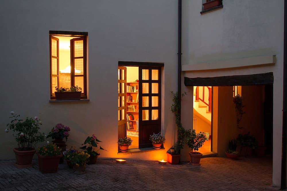 Promotion-In one of the most beautiful and evocative villages in Italy Flora house in Spello, Perugia Province