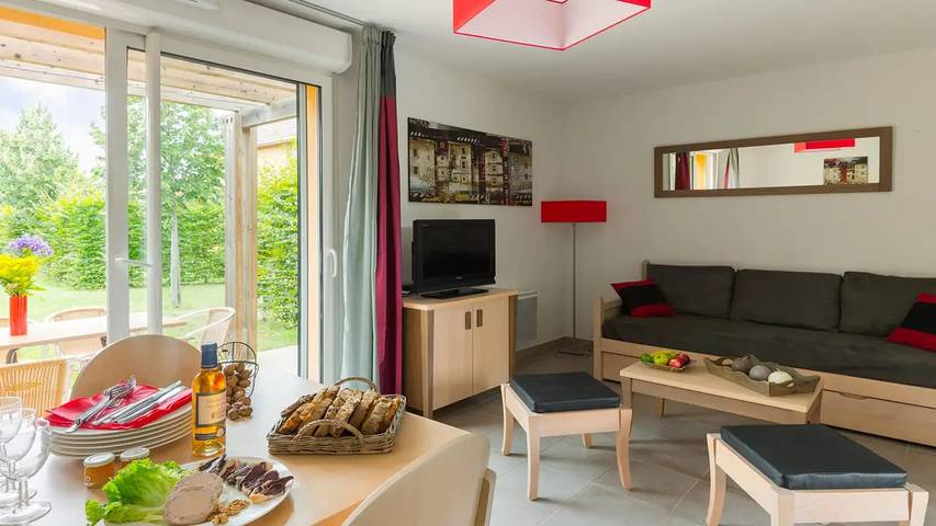 Location de vacances pour 7 personnes, avec Terrasse et Jardin ainsi que Piscine et Sauna à Montignac - 3