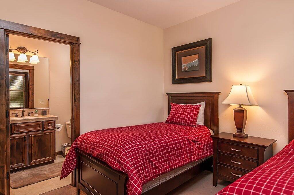 Log Cabin for 8 People in Sunriver, Oregon