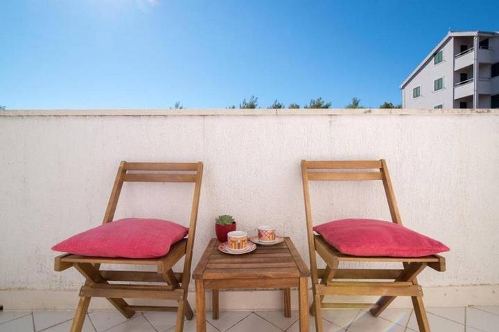 Ferieleilighet for 2 personer, med Balkong / Terrasse og Badebasseng i Supetar