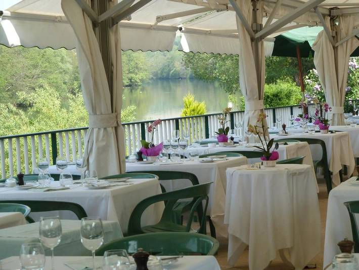 Hôtel pour 4 personnes, avec Terrasse et Vue à Vincelottes