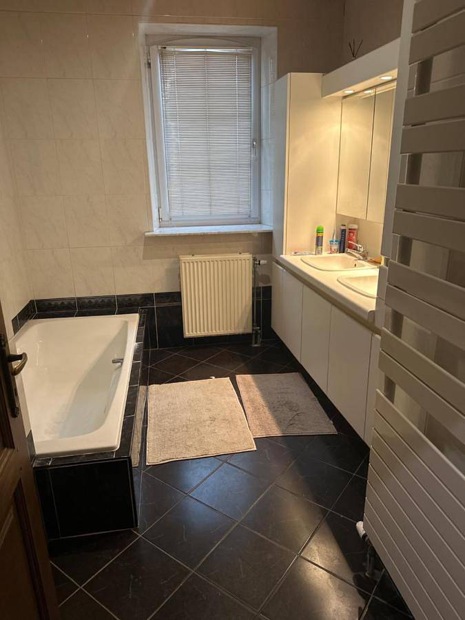 Triple Room in Chapelle-lez-Herlaimont, Hainaut