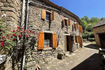 Gîte pour 5 personnes, avec jacuzzi et terrasse à Chirols