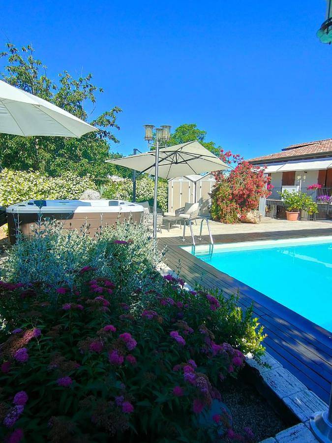 Chambre d’hôte pour 2 personnes, avec Balcon et Jacuzzi ainsi que Terrasse et Jardin à Rimini
