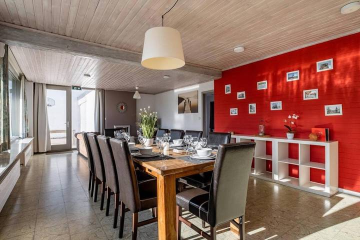 Gîte pour 18 personnes, avec vue et jardin dans Leisele