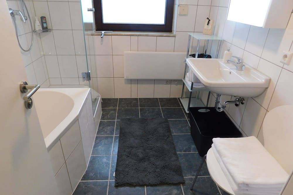 Ganze Wohnung, Schicke Erdgeschosswohnung mit großer Terrasse im Grünen in Lorch (Stuttgart), Ostalbkreis