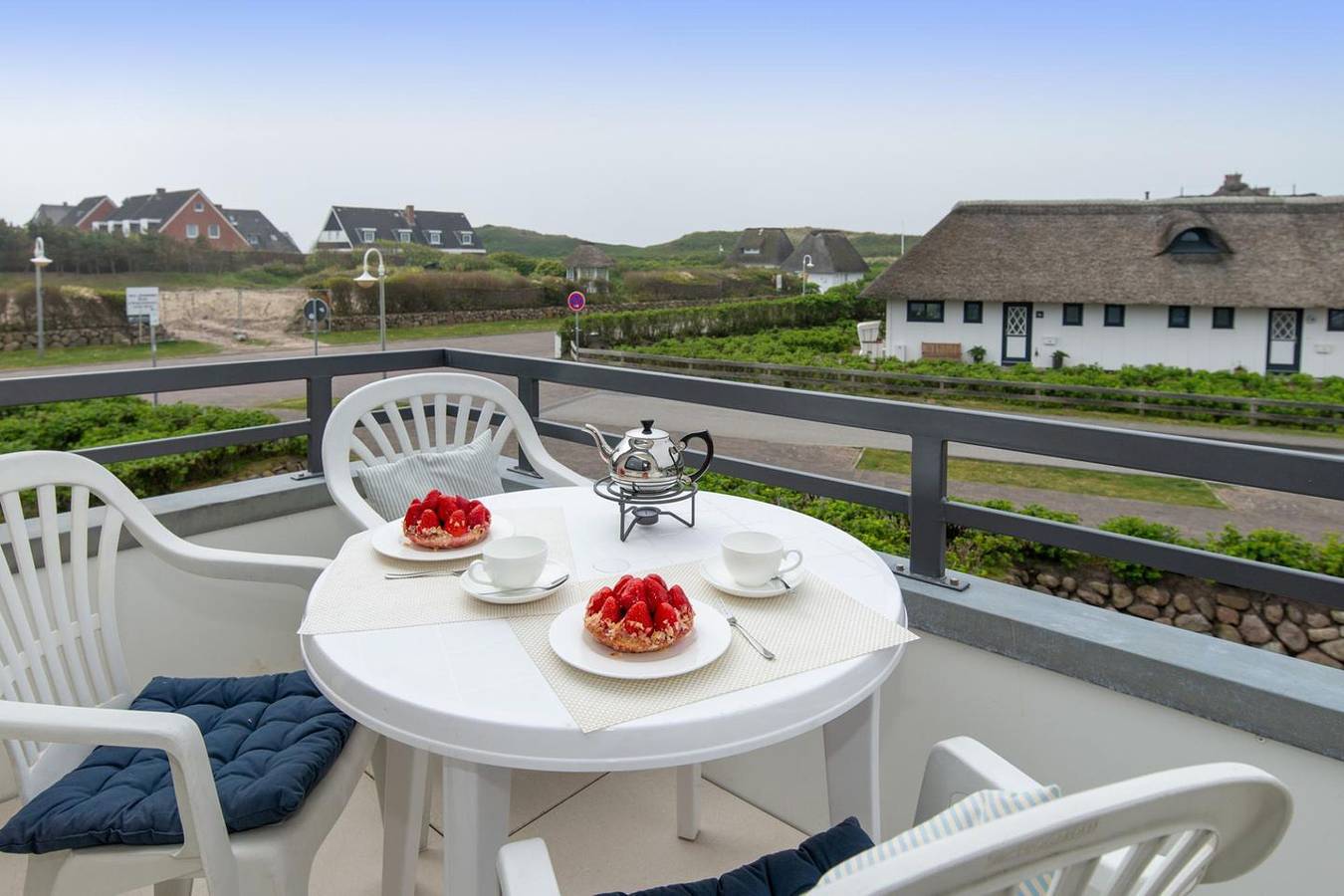 Ganze Wohnung, Strandnah gelegene, großzügige Drei-Zimmer-Ferienwohnung auf zwei Ebenen in Wenningstedt, Sylt