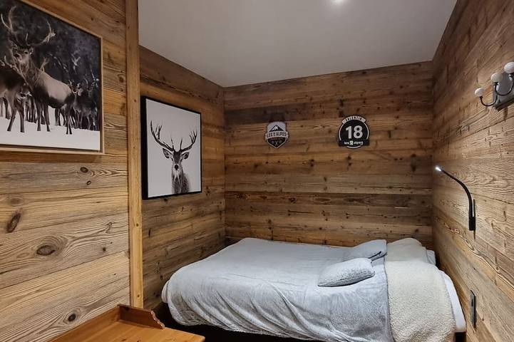 Chalet \"Le Victoria\" 8/10 people Private Spa in the heart of the Deux Alpes resort in Mont-de-Lans, Les Deux Alpes