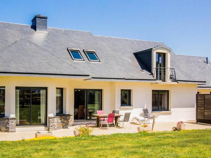 Location de vacances pour 8 personnes, avec Balcon ainsi que Terrasse et Jardin dans Le Diben