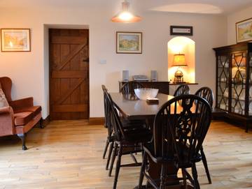 Log Cabin for 5 People in The Cotswolds, South West England, Photo 4