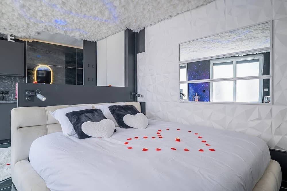 Apartamento entero, L'Etage des nuages - Jacuzzi & precious moments in La Flèche, Sarthe